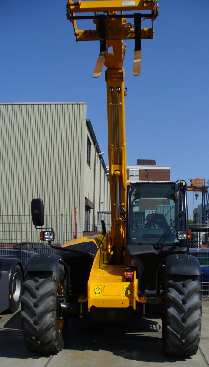 Teleskoplader Teleskopstapler telescopic loader carretilla telescopica cargador telescopico JCB 531-70 small.jpg